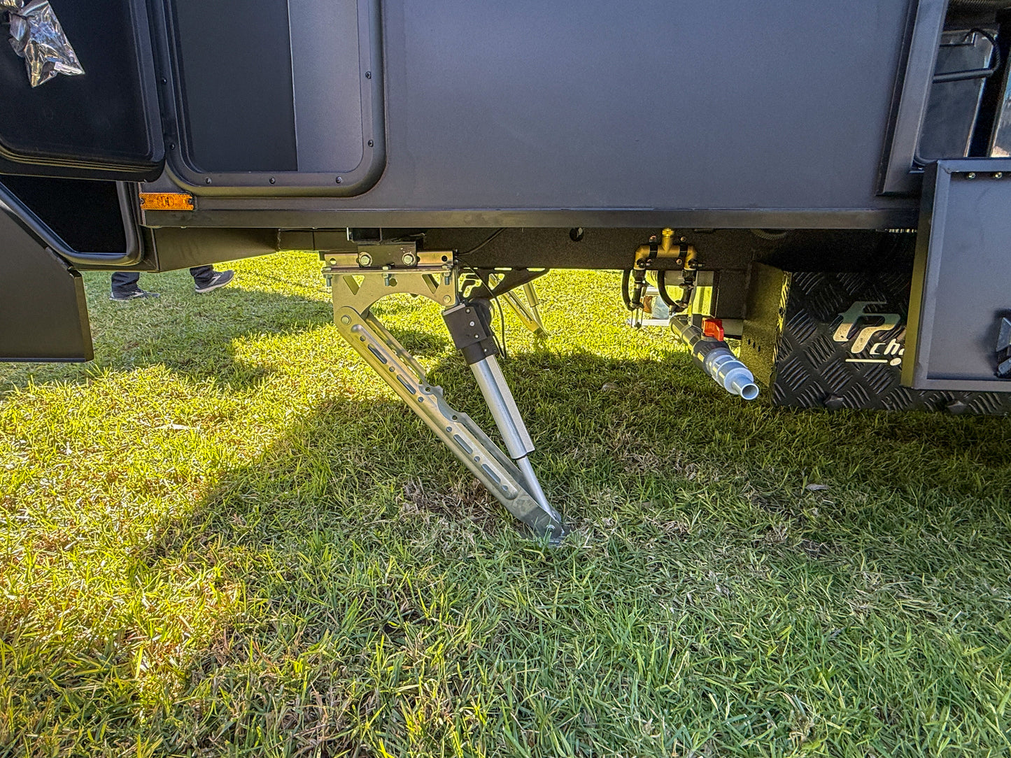 Electric Stabilizer Legs