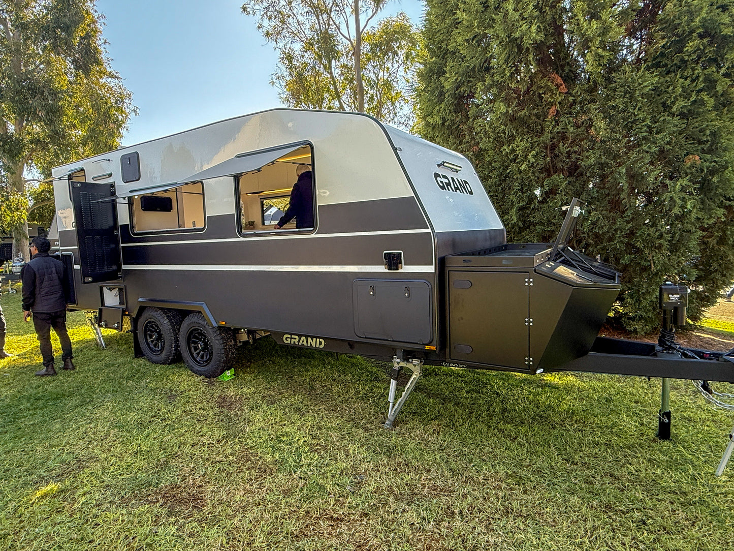 Electric Stabilizer Legs